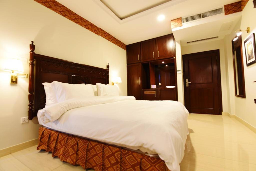 Viridi Hotels Islamabad Buitenkant foto